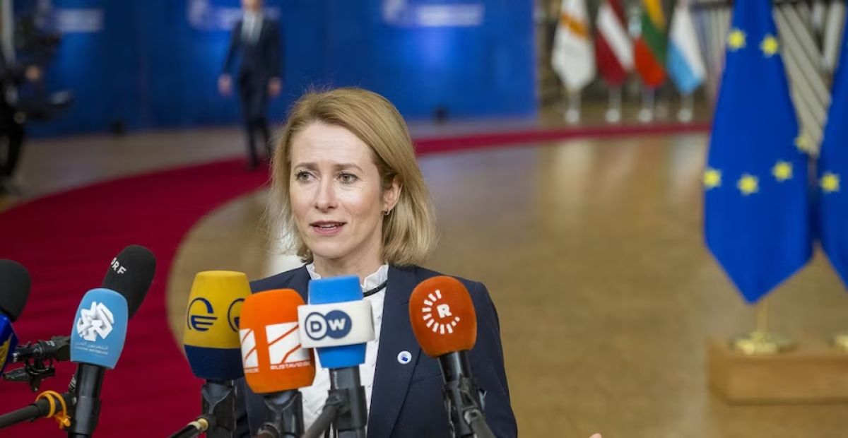 Kaja Kallas, la representant de la UE d'Assumptes Exteriors i Política de Seguretat, atén els mitjans que pregunten en referència al possible augment de pressupost per a la militarització d'Europa.